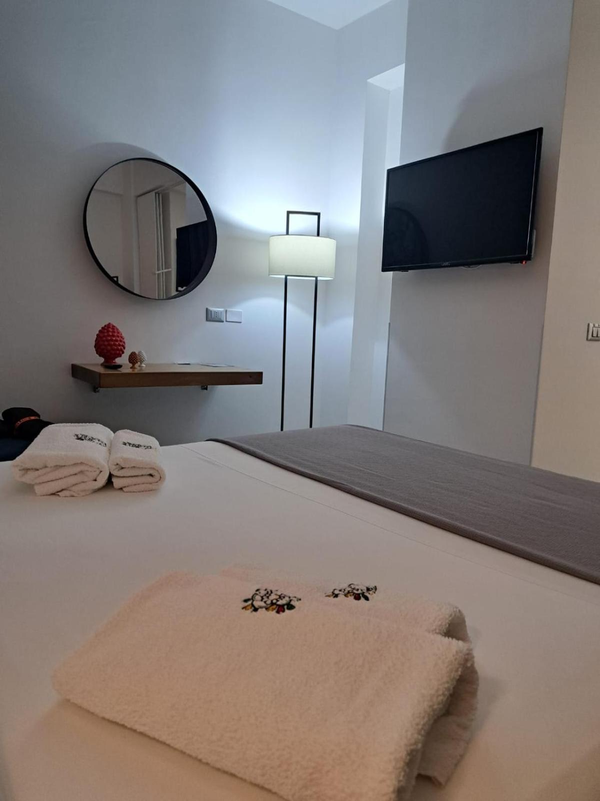 Sikelia Superior Rooms Мілаццо Екстер'єр фото